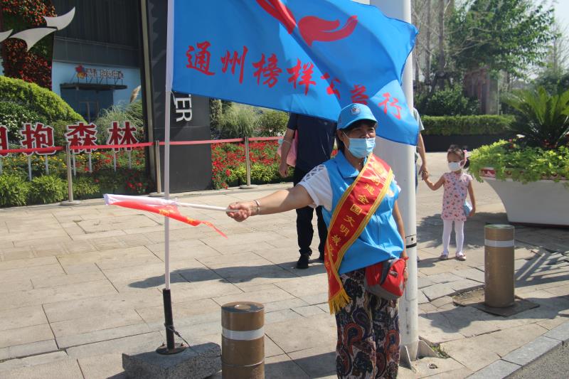 <strong>浪货这么湿让我好好cao视频</strong>